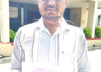 डीएम से अवैध कब्जा हटाने के लिए पीड़ित ने लगाई गुहार