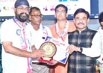 टी०एस०सी०टी० रत्न से सम्मानित हुई सर्व फॉर ह्यूमैनिटी फाउंडेशन 