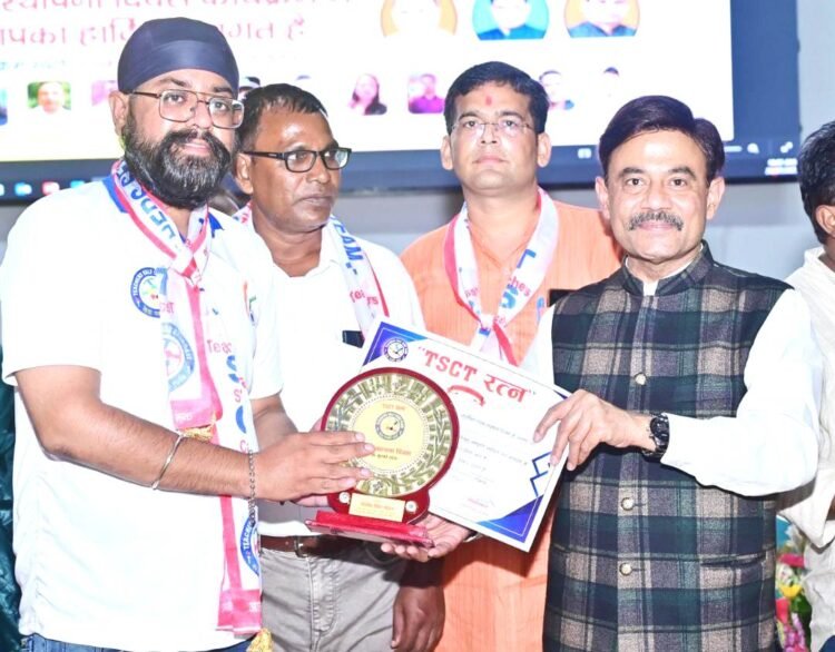 टी०एस०सी०टी० रत्न से सम्मानित हुई सर्व फॉर ह्यूमैनिटी फाउंडेशन 