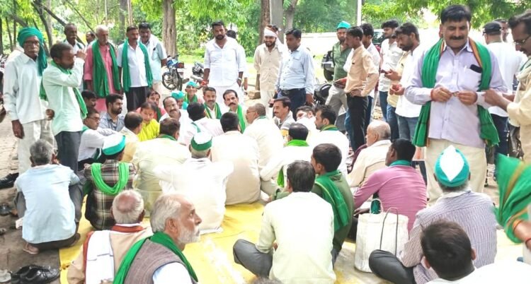 भाकियू अराजनैतिक की बैठक में खाद का मुद्दा छाया रहा