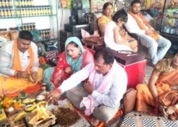 अलबेला केक एण्ड अमूल पार्लर का हुआ भव्य शुभारंभ