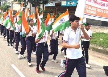 एन० सी० सी० कैडेटों ने तिरंगा यात्रा निकाल लोगों को किया जागरूक