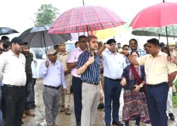 डीएम व एसपी ने बाढ़ प्रभावित क्षेत्रों का लिया जायजा 
