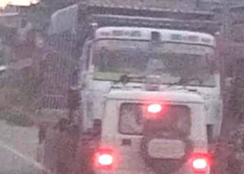 ओवरलोडिंग से सड़कों का निकला कचूमर, कार्रवाई के नाम पर सिर्फ होती औपचारिकता!