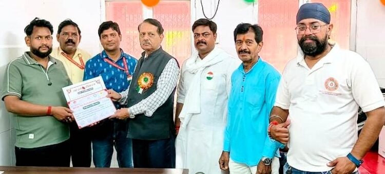 32 लोगों ने स्वैच्छिक रक्तदान कर वीर सपूतों को किया नमन