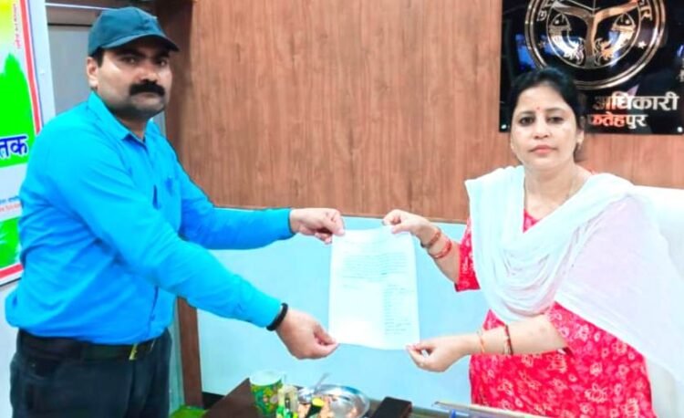 मंदिर के जीर्णाेद्धार के लिए बढ़ चढ़ कर हिस्सा ले रहे अधिवक्ता: भोले शुक्ला