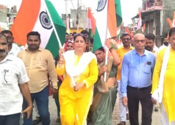 खागा नगर पंचायत द्वारा विशाल तिरंगा यात्रा का आयोजन