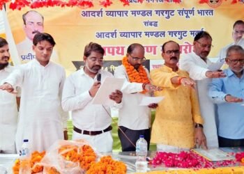 मवई गनेषपुर में आदर्ष व्यापार मंडल गर्ग गुट की इकाई गठित