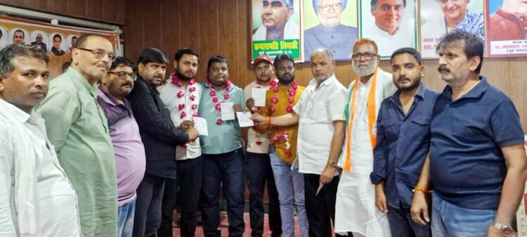 पांच सक्रिय युवा नेताओं ने थामा कांग्रेस का दामन