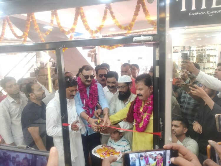 फैसल चश्मे वालों की खखरेरू में खुली नई ब्रांच