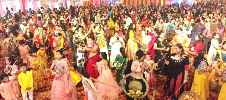 सेठ एम.आर. जयपुरिया स्कूल में ‘डांडिया नाइट’ का भव्य आयोजन