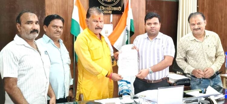 दुर्गा विसर्जन के पहले गड्ढामुक्त ना हुई नौबस्ता रोड तो व्यापारी करेंगे आंदोलन