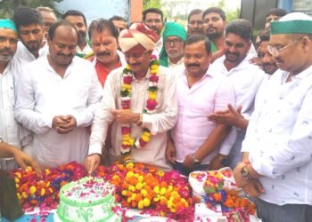 भाकियू अराजनैतिक के राष्ट्रीय अध्यक्ष का मनाया जन्मदिन