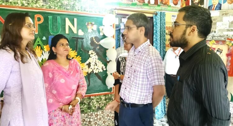 प्रा0 वि0 अस्ती एवं पुस्तकालय का निरीक्षण कर नोडल अधिकारी ने जानी हकीकत  