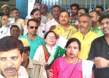 उत्तर प्रदेशीय प्राथमिक शिक्षक संघ टेट अनिवार्यता के विरोध में किया प्रदर्शन