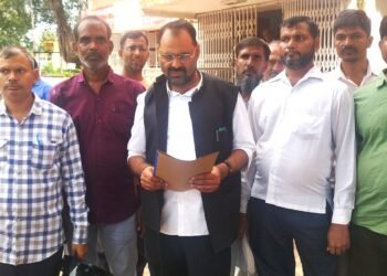 सनगांव ब्रांच पोस्ट मास्टर पर करोड़ों रुपये गबन करने का लगाया आरोप