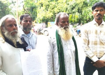 भूमाफियाओं द्वारा झुग्गी झोपड़ी गिराने व बेघर करने का आरोप