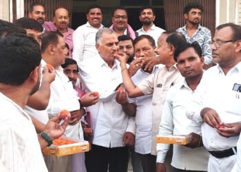 पूर्व मंत्री आजम खान के जेल से रिहा होने पर जश्न