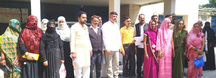 करोड़ों रुपये गबन करने वाले ब्रांच पोस्ट मास्टर की गिरफ्तारी की मांग 