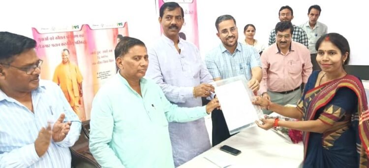 विधायक व सीडीओ ने नवनियुक्त अनुदेशको को बांटे नियुक्ति पत्र  