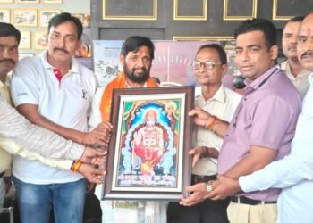 पूर्व केन्द्रीय मंत्री का परिवार के सदस्यों ने किया स्वागत