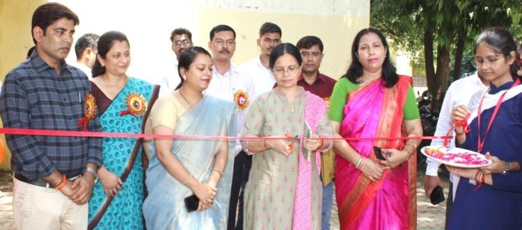 फतेहपुर में शिक्षकों की सृजनात्मकता ने दी शिक्षा को नई दिशा