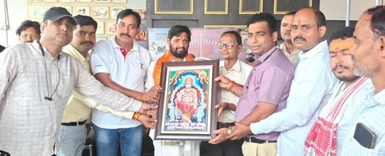 पूर्व केन्द्रीय मंत्री का परिवार के सदस्यों ने किया स्वागत