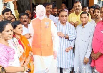 05 फिट 07 इंच का केक काटकर मनाया गया प्रधानमंत्री  का जन्मदिन