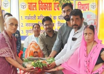 खंड विकास अधिकारी व सीएचसी प्रभारी ने सेमरामानापुर में लगाया स्वास्थ कैम्प 