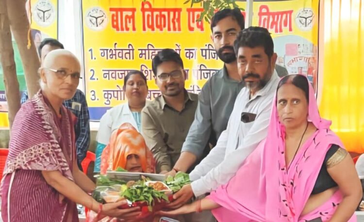खंड विकास अधिकारी व सीएचसी प्रभारी ने सेमरामानापुर में लगाया स्वास्थ कैम्प 