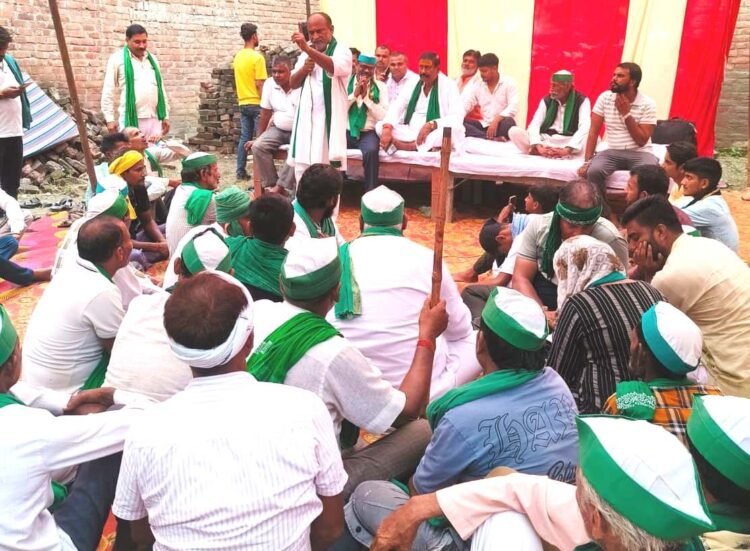 खाद और बिजली की समस्या को लेकर भाकियू ने किया धरना प्रदर्शन 