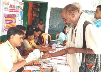 एकीकृत स्वास्थ्य शिविर में 155 लोगों की हुई जांच