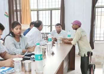 खागा एसडीएम ने फरियादियों की सुनी समस्याएं