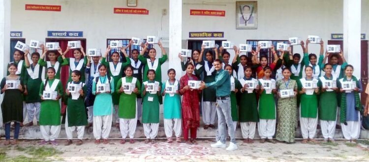 महिला महाविद्यालय में हुआ टैबलेट वितरण