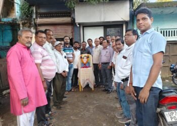 पत्रकार सुशील अवस्थी की पुण्यतिथि में पत्रकारों ने श्रद्धा सुमन अर्पीटकर व्यक्तित्व तथा कृतित्व पर चर्चा किया