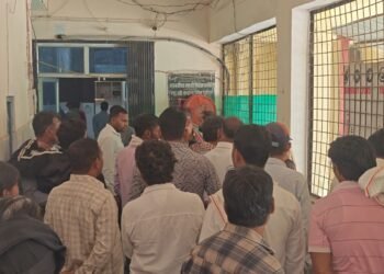 खेत में टूटे पड़े हाई टेंशन लाइन के तार के करंट के चपेट में आया किसान, हुई मौत