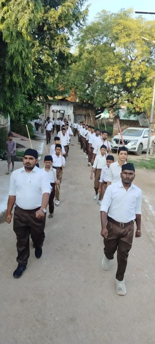 नगर सरीला में संघ शताब्दी वर्ष पर भव्य पथ संचलन, दो सौ से अधिक स्वयंसेवकों की सहभागिता