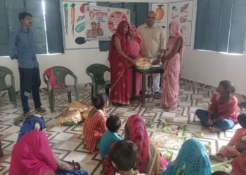 प्रधानों व ब्लॉक कर्मियों ने आयोजित किया पोषाहार वितरण समारोह