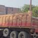 एसडीएम ने गिट्टी से लदी एक ओवरलोड ट्रेलर गाड़ी पकड़ी की गई कानूनी कार्रवाई मचा रहा हड़कंप
