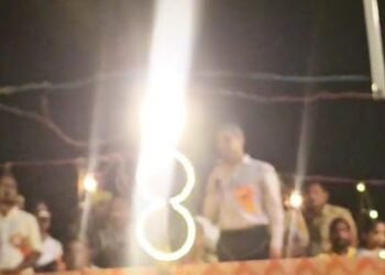 जिलाधिकारी के आदेश के बाद अहंकारी रावण के पुतले का हुआ दहन