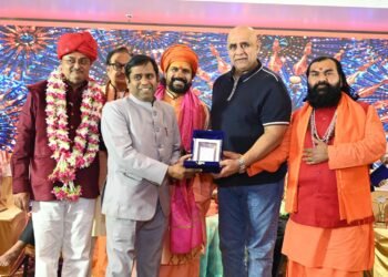 *सामाजिक कार्यकर्ता हसीन अंसारी अयोध्या में सम्मानित*