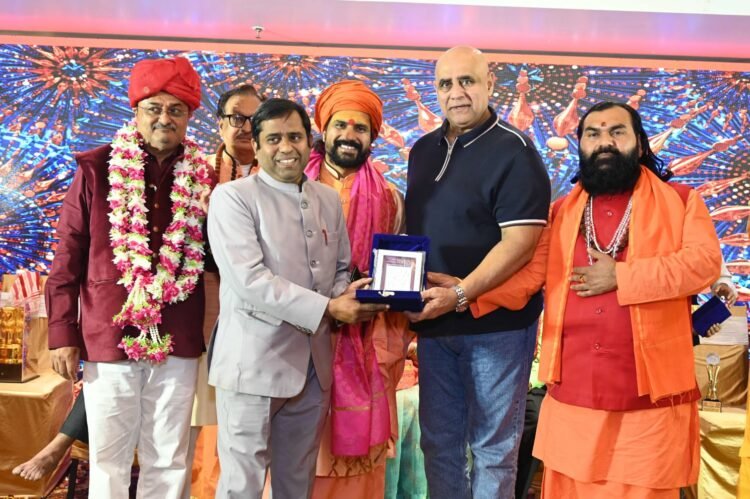 *सामाजिक कार्यकर्ता हसीन अंसारी अयोध्या में सम्मानित*