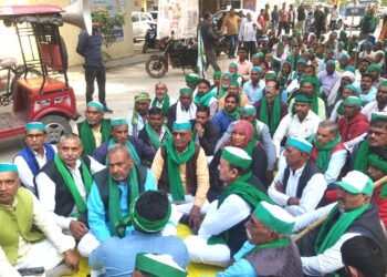 भाकियू टिकैत गुट ने अपनी मांगों को लेकर कलेक्ट्रेट मेें दिया धरना  