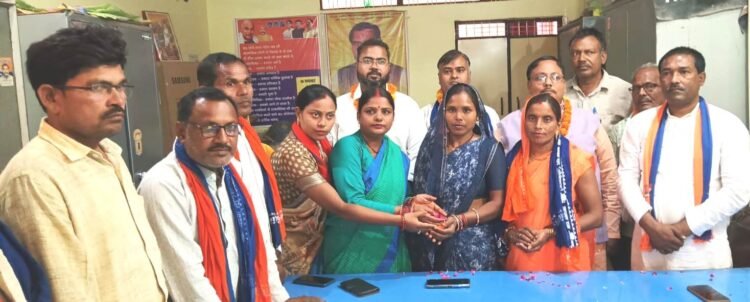 नव मनोनीत पदाधिकारियों का अपना दलयस की बैठक में हुआ स्वागत 