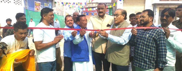 जिला पंचायत अध्यक्ष ने नेपाली बुद्धिस्ट प्रदर्शनी का किया शुभारंभ