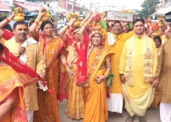 कलश यात्रा निकाल श्रीमद्भागवत कथा का शुभारम्भ