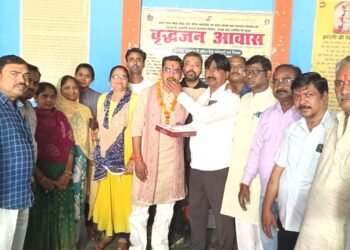 व्यापार मंडल के जिला उपाध्यक्ष ने वृद्धाश्रम में मनाया जन्मदिन