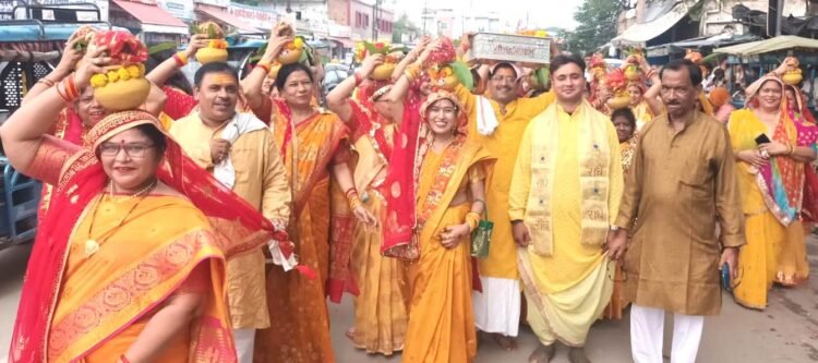 कलश यात्रा निकाल श्रीमद्भागवत कथा का शुभारम्भ