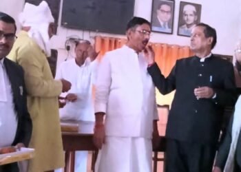 बिहार में एनडीए की प्रचंड जीत पर मनाया जश्न