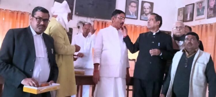 बिहार में एनडीए की प्रचंड जीत पर मनाया जश्न